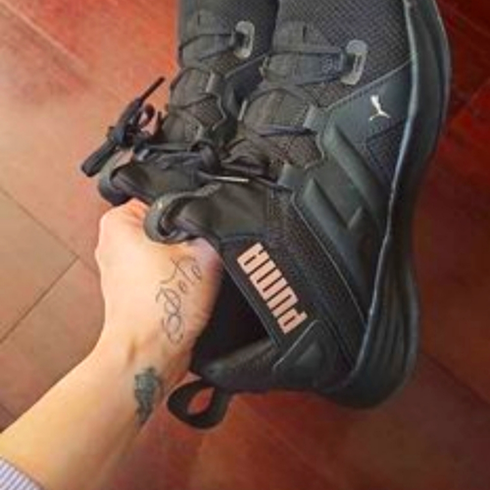 Puma women original size 7 color black